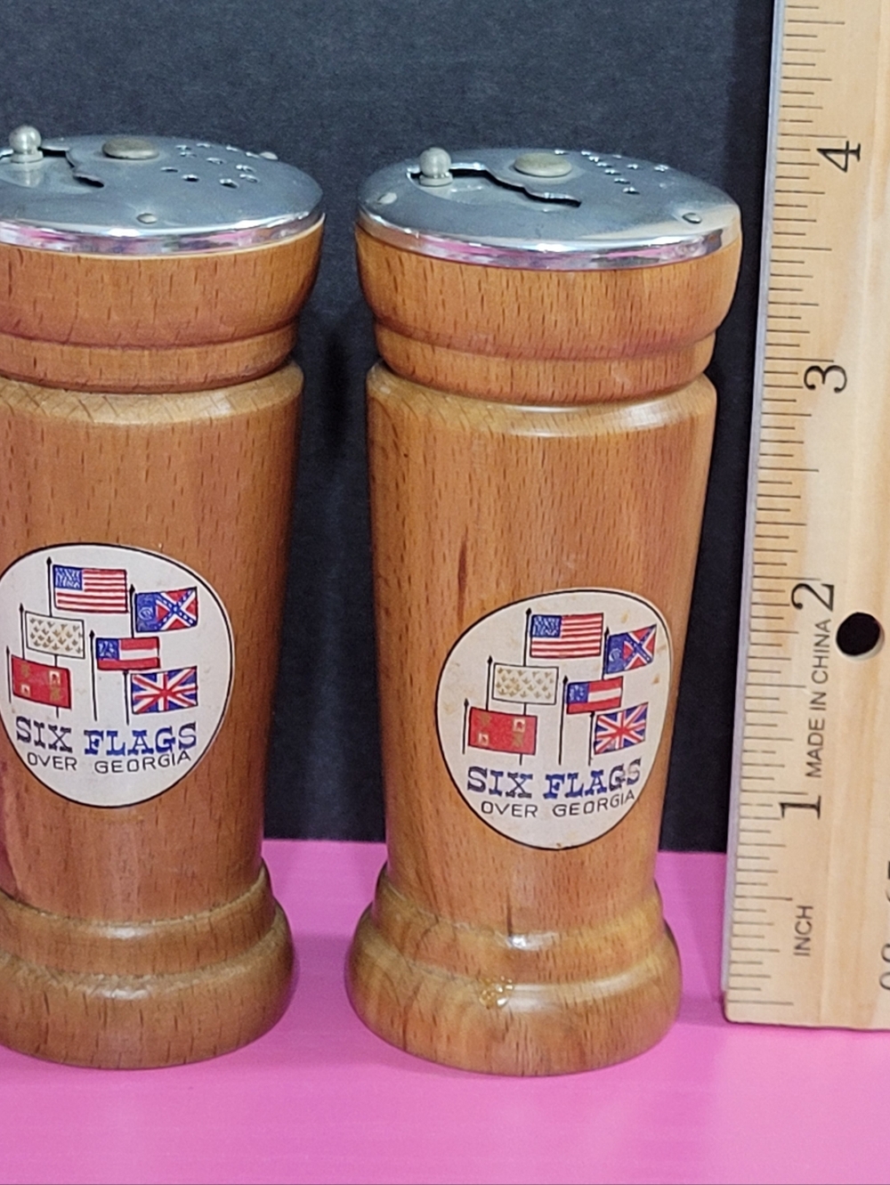 Vintage Six Flags Over Georgia Wooden Salt and Pepper Shaker Set (0560)